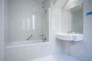 salle de bain hôtel Delambre Paris
