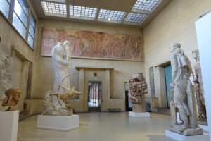 Salle de sculptures du musée Bourdelle, Paris.