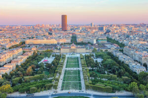 Vue aérienne de Paris avec bâtiments historiques
